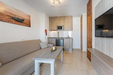 Klayman Olivina Apart