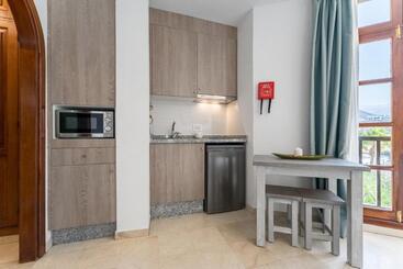 Klayman Olivina Apart