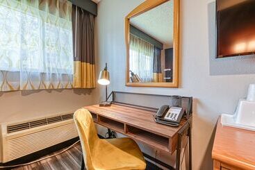 هاستل La Mirage Inn  Hollywood