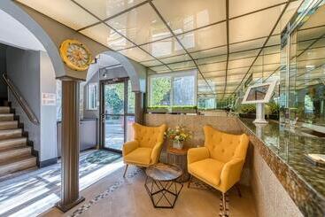 هاستل La Mirage Inn  Hollywood