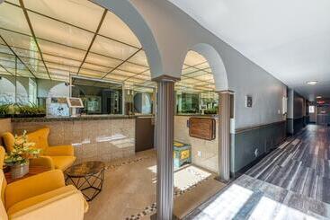 هاستل La Mirage Inn  Hollywood