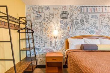 هاستل La Mirage Inn  Hollywood