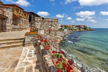 تختخواب و صبحانه Marina Sands Bijou Boutique Is An Excellent Choice For Travelers Visiting Obzor