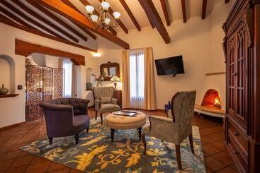 هتل Boutique Casa Colorada