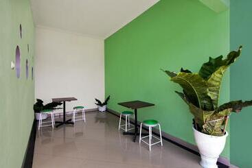 هتل Oyo 2808 D Residence Syariah