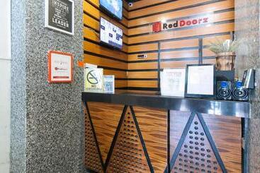 Otel Reddoorz Near Quiapo Church Manila
