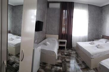 پانسیون Midia Guest House