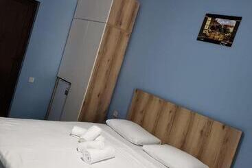پانسیون Midia Guest House