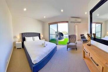 Phillip Island Towers