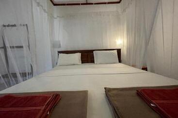 تختخواب و صبحانه Jade Green Rest Inn