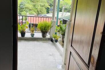 تختخواب و صبحانه Jade Green Rest Inn