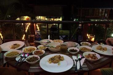 تختخواب و صبحانه Jade Green Rest Inn