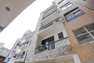 هتل Super Collection O Agniv Residency Near Saket Metro