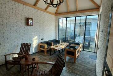 Level Up Hotel & Restaurant
