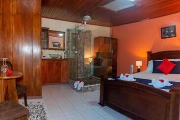 Nafre House B&b Monteverde