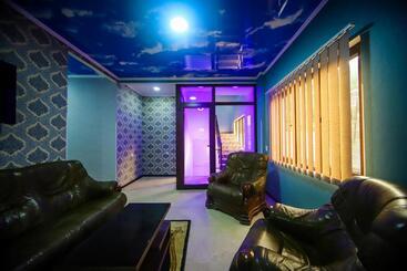 پانسیون Guest House Royal Comfort With Terrace