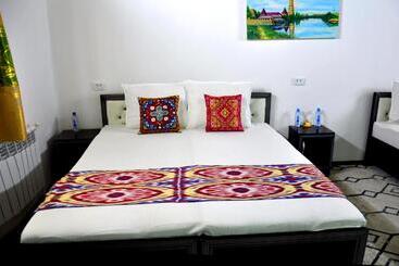 پانسیون Khiva Tosh Darvoza & Trip Service