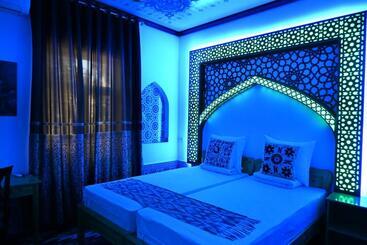 پانسیون Khiva Tosh Darvoza & Trip Service