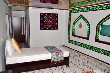 پانسیون Khiva Tosh Darvoza & Trip Service