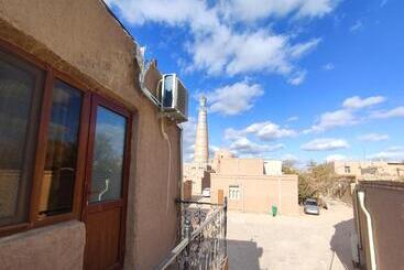 پانسیون Khiva Tosh Darvoza & Trip Service