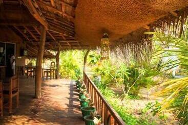 پانسیون Whisky Point Surf Cabana