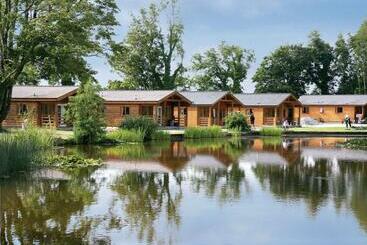 استراحتگاه Bron Eifion Lodges