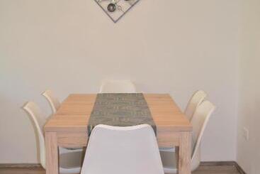 Sun Dial Apartman