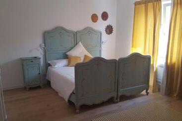 تختخواب و صبحانه Casa Di Mirea