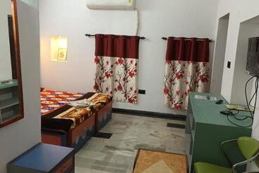 تختخواب و صبحانه Jag Niwas Guest House & Pure Veg Restaurant