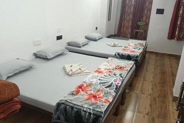 تختخواب و صبحانه Jag Niwas Guest House & Pure Veg Restaurant