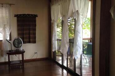 تختخواب و صبحانه Liwayway Sa Bohol Pamilacan Resort