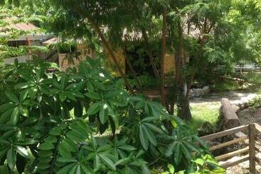 تختخواب و صبحانه Liwayway Sa Bohol Pamilacan Resort