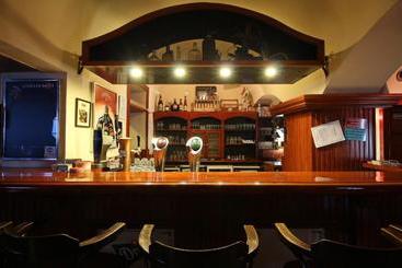 تختخواب و صبحانه Play Pub étterem és Panzió