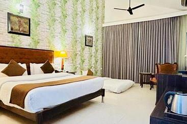 Click Resort Corbett Tiger Den