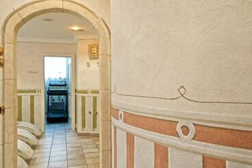 هتل B&b Garni Serena