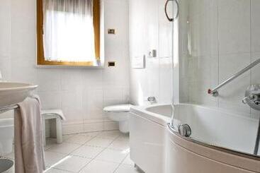 هتل B&b Garni Serena