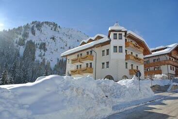 هتل B&b Garni Serena