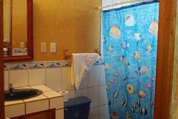 هتل Cabinas Jimenez