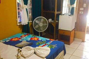 هتل Cabinas Jimenez