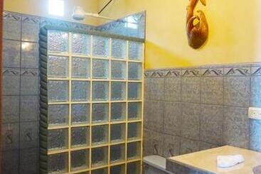 هتل Cabinas Jimenez