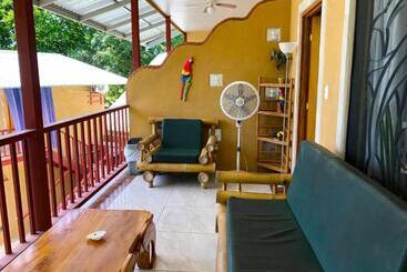 هتل Cabinas Jimenez