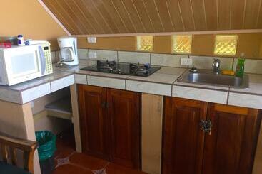 هتل Cabinas Jimenez