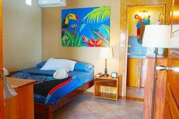 هتل Cabinas Jimenez