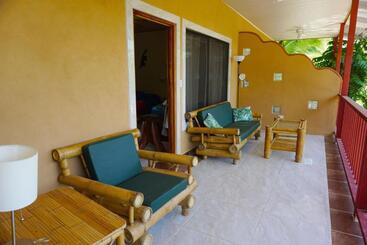 هتل Cabinas Jimenez
