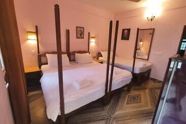 Отель Maria Paulo Guest House Bar And Restaurant