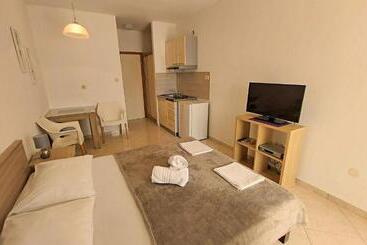 پانسیون Apartments Nemira