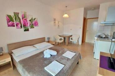 پانسیون Apartments Nemira