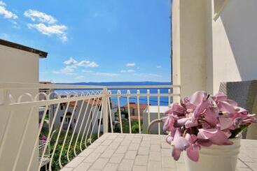 پانسیون Apartments Nemira