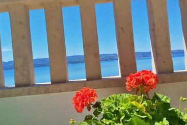 پانسیون Apartments Nemira