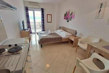 پانسیون Apartments Nemira